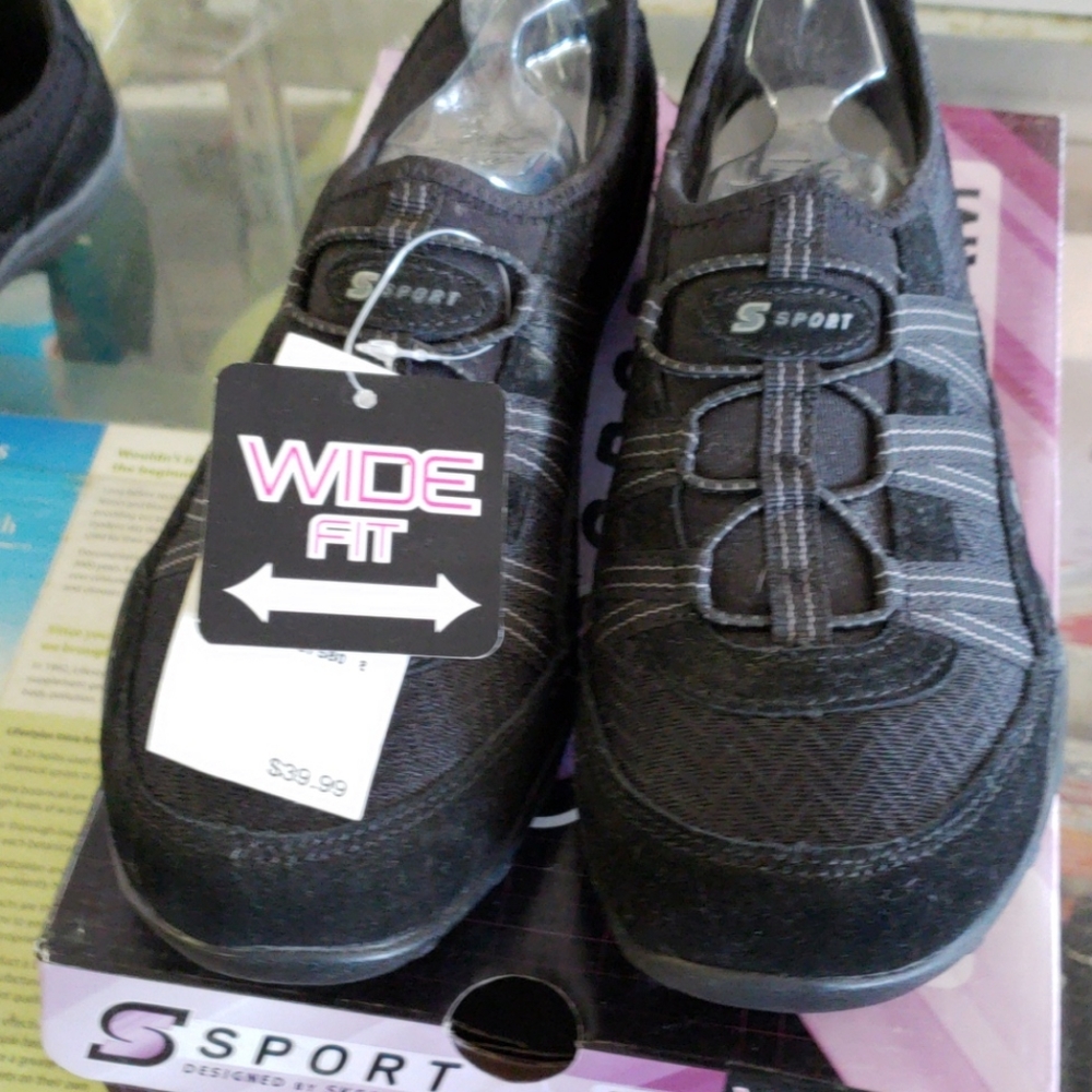 S sport designed by skechers size 6 wide fit